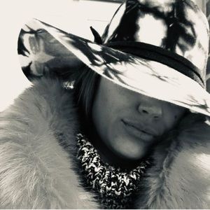 Meet your Posher, Elizabeth